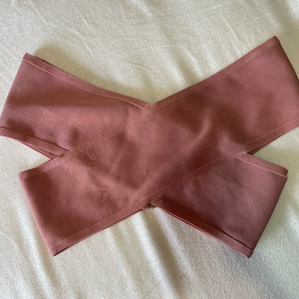Misguided cross crop top✨